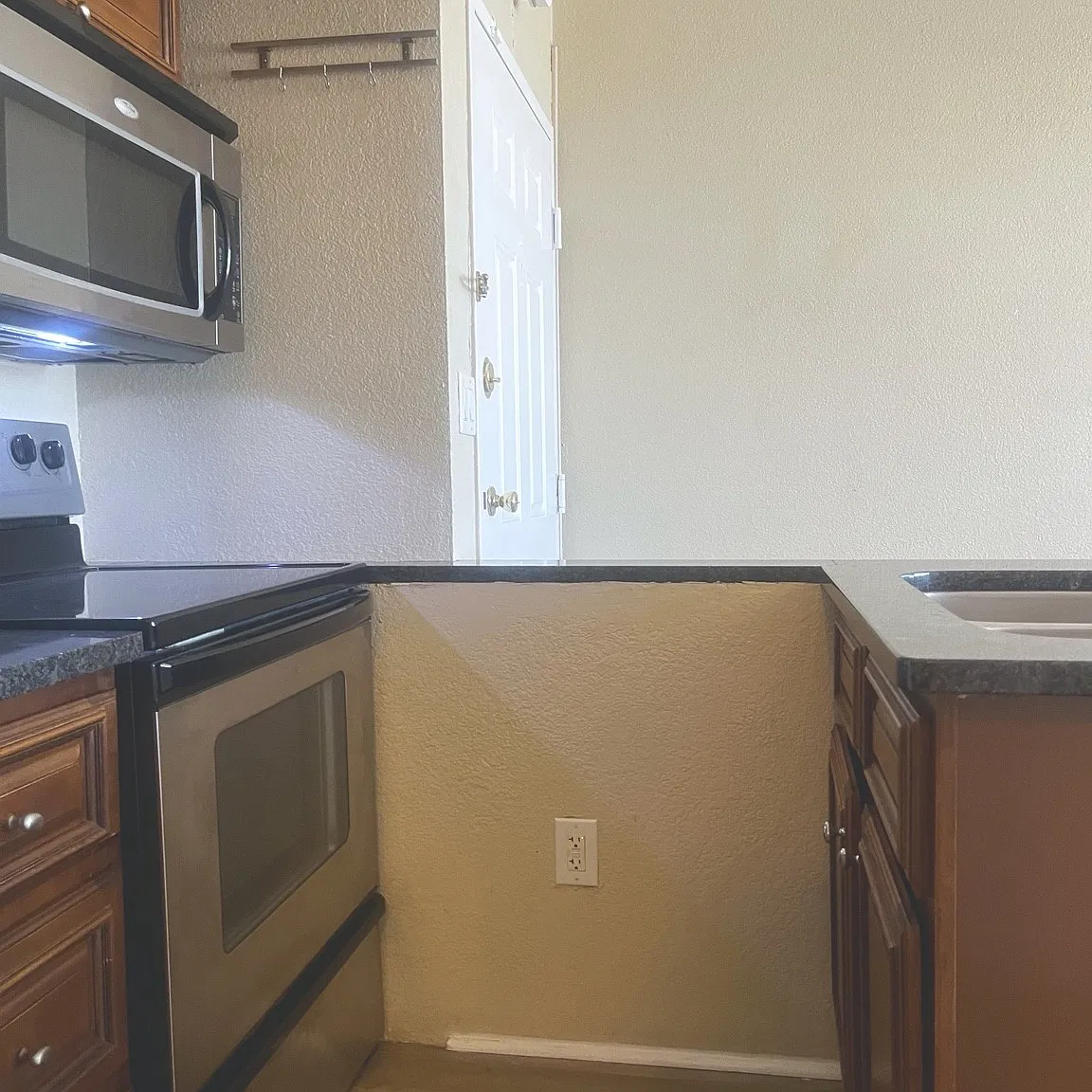 311 W Ashley St — Photo 4