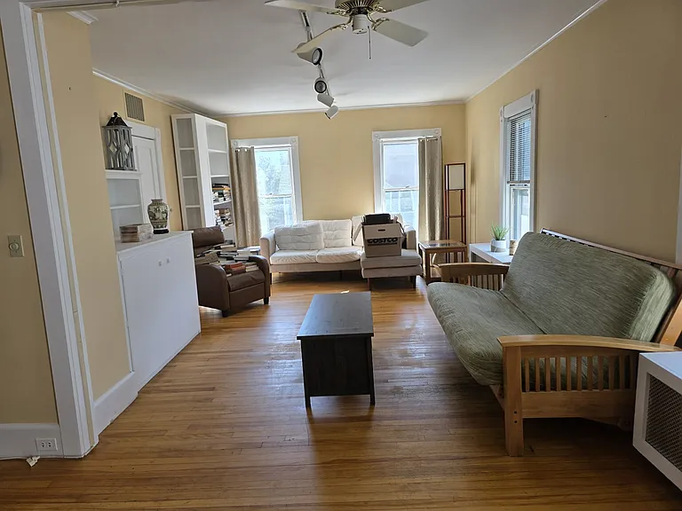 122 Oak St #3 — Photo 1