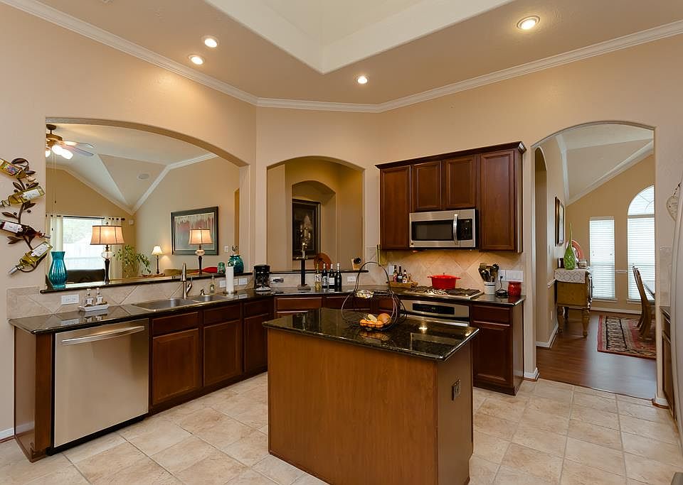 1st image of 606 Silver Creek Cir