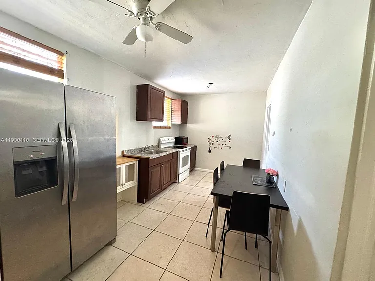 465 NE 157th Ter — Photo 3