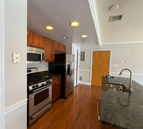 2nd image of 1330 Clinton St APT 501