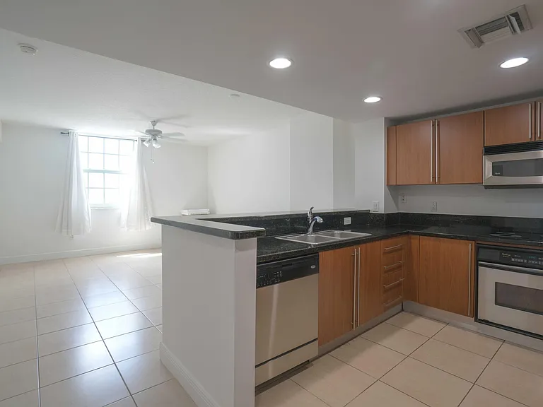 610 Clematis St #528 — Photo 2