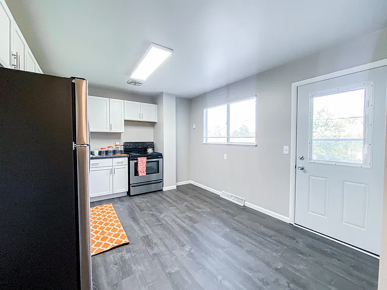 1108 Catalpa Cir — Photo 4