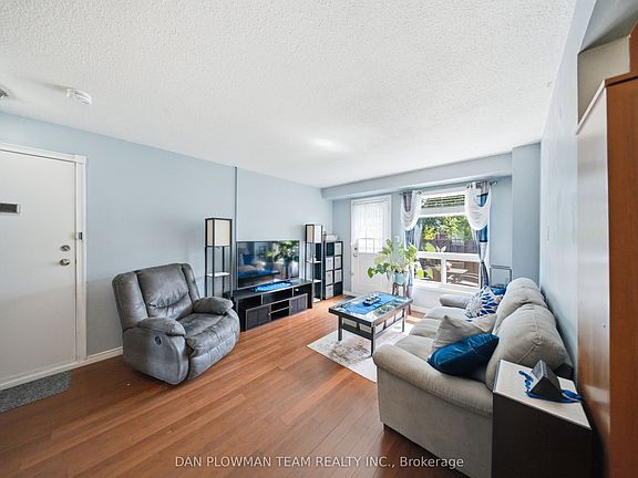 4th image of 960 Glen St #108