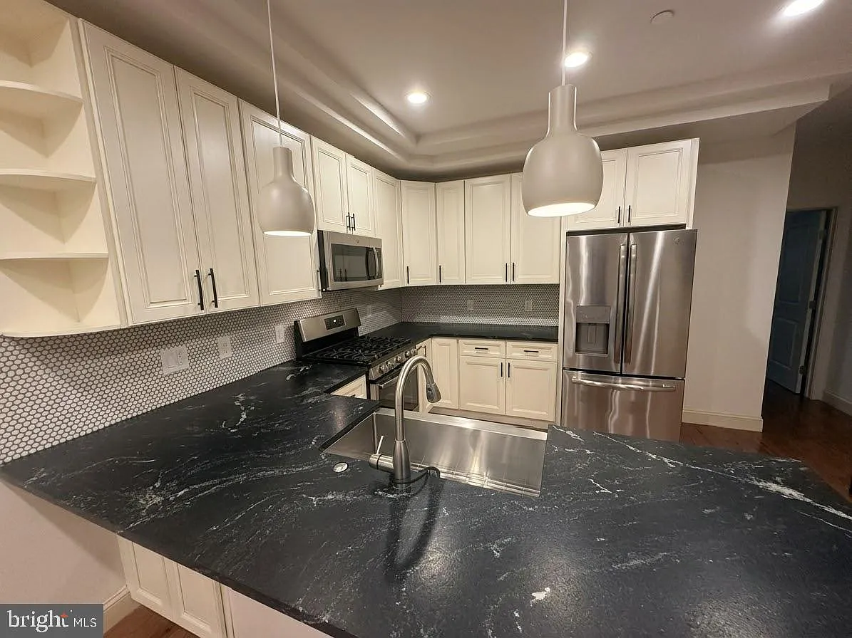3 bed, 3.0 bath, 1908 sqft, $3,100 — Photo 4