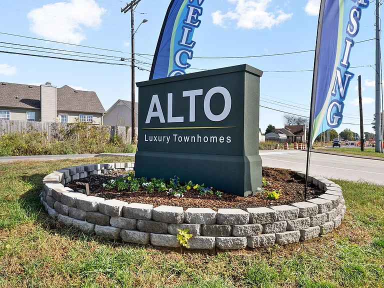 Alto Luxury Townhomes — Photo 35