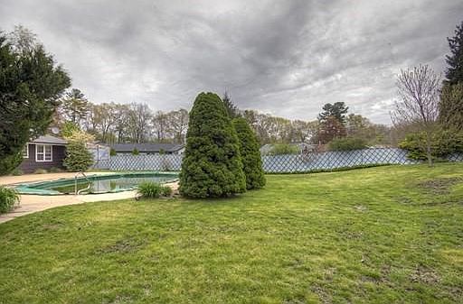 4th image of 2 Waldens Hill Dr