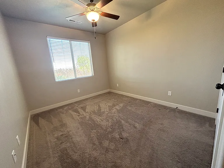 231 N 725 W — Photo 27