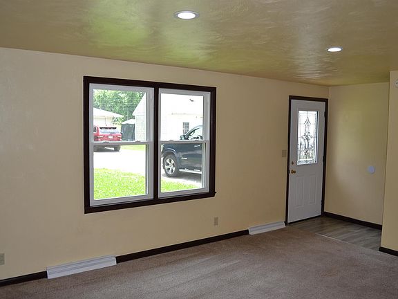 4th image of 444 E Lamplighter Ln
