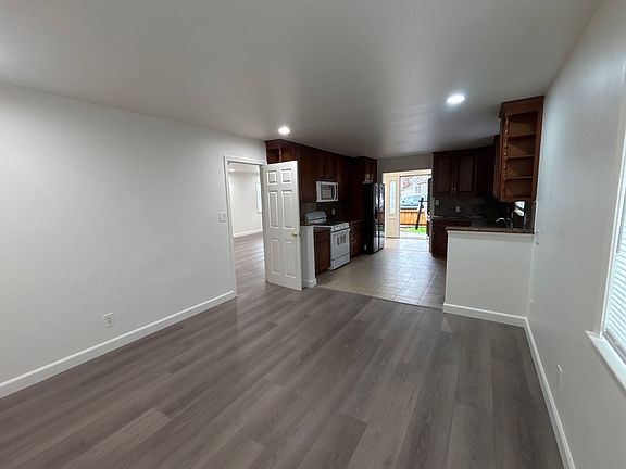 4th image of 209 Rossi Ave