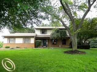 9033 Andrew Dr, Brighton, MI 48114