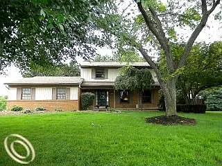 9033 Andrew Dr photo 1