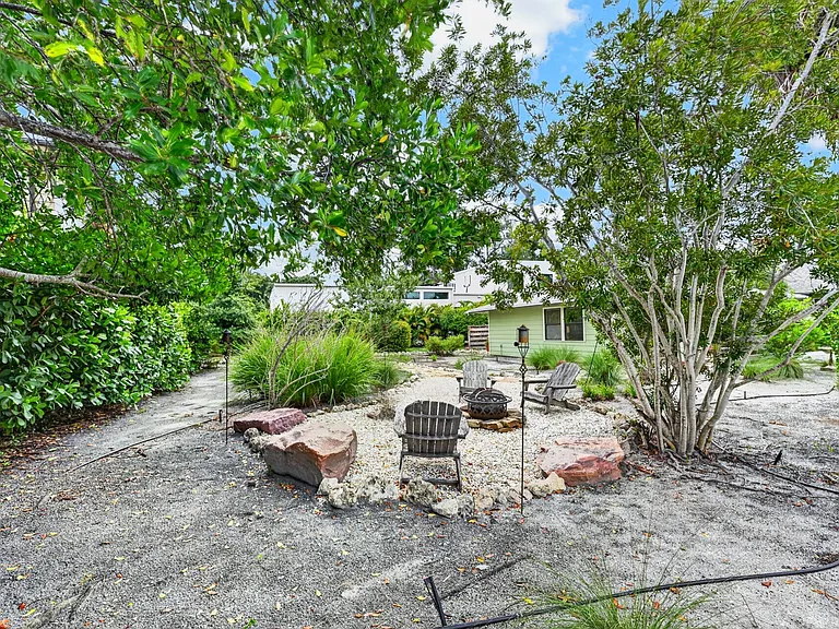 2475 Alameda Ave #B — Photo 41