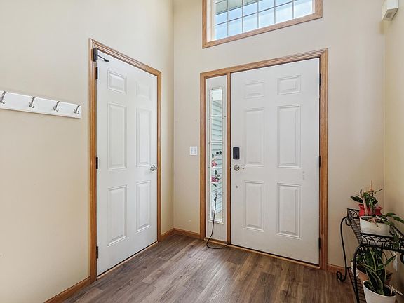 4th image of 1018 Pioneer Trl SE