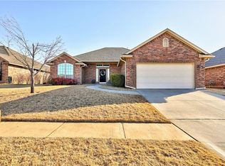 9100 Crooked Creek Ln, Moore, OK 73160