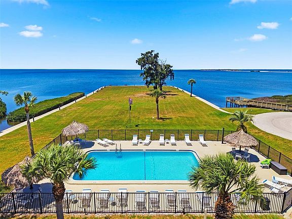 3rd image of 404 Windrush Bay Dr