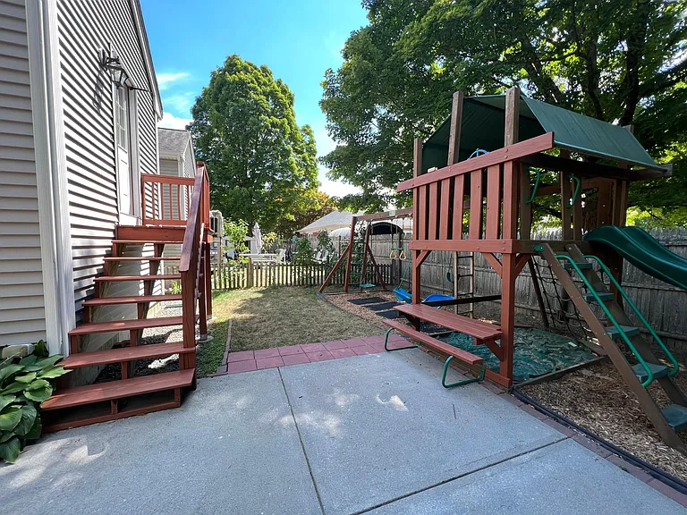 2 Grove St #B — Photo 8