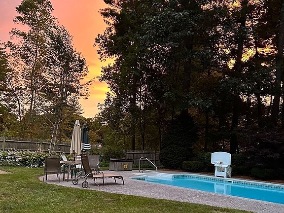 5th image of 57 Colonial Rd