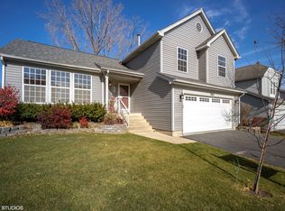 561 Ascot Ct, Lake Zurich, IL 60047