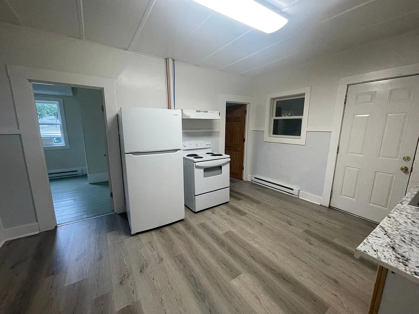 4 Lehs Ln — Photo 1
