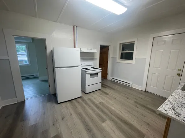 4 Lehs Ln, Adams, MA