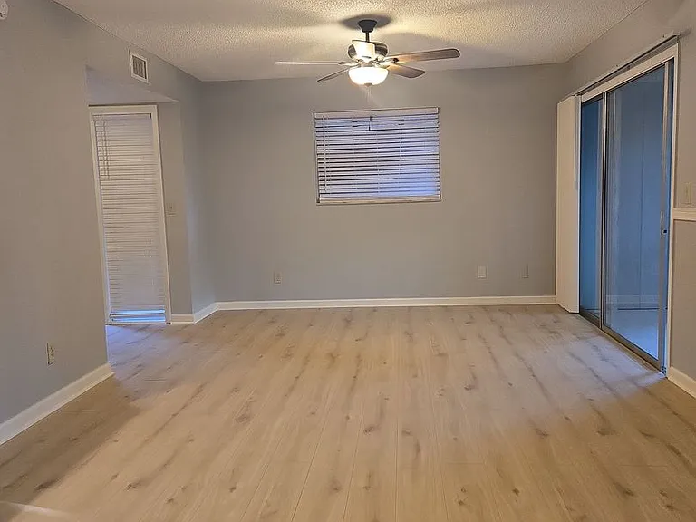 160 Live Oak Woods Ct #4D — Photo 8