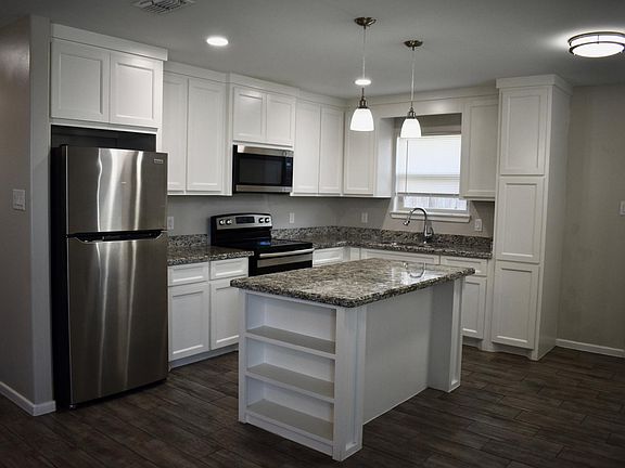 5th image of 2010 Summerland Ln #1
