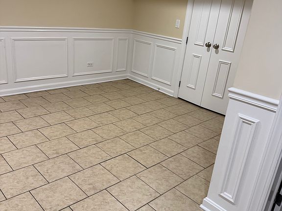 3rd image of 4825 N Karlov Ave #G