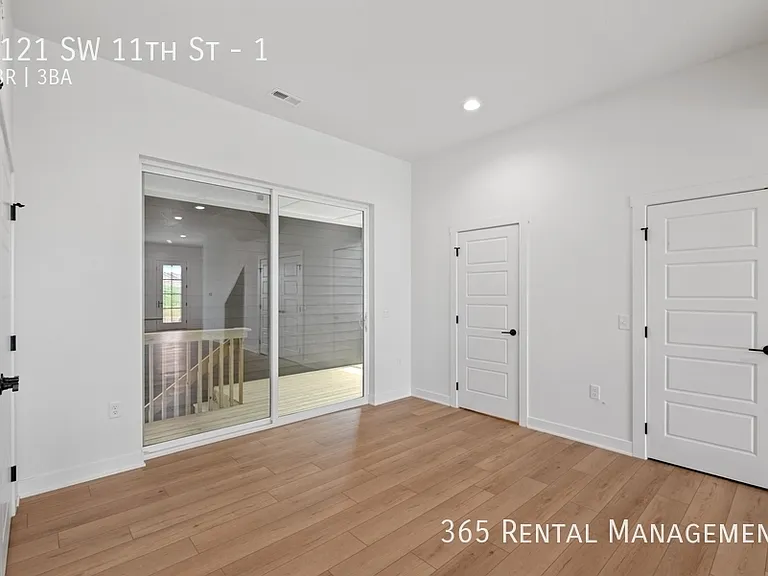1121 SW 11th St #1 — Photo 20
