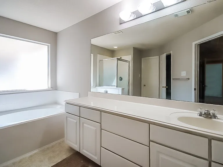 18407 Knob Hill Lake Ln — Photo 11