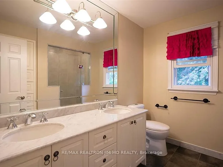 35 McKay Cres — Photo 6