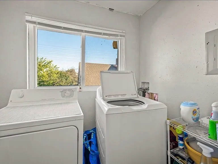 2742 California St NE #2 — Photo 16