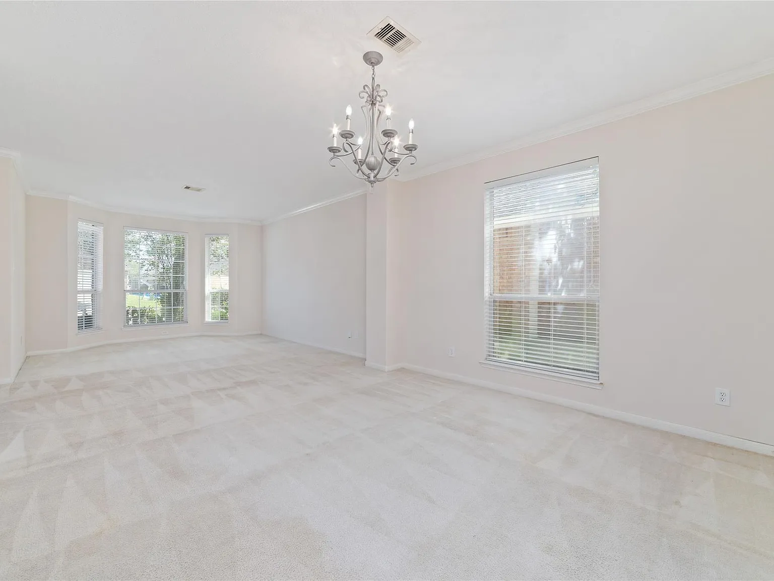 5 bed, 3.5 bath, 3938 sqft, $3,000 — Photo 4