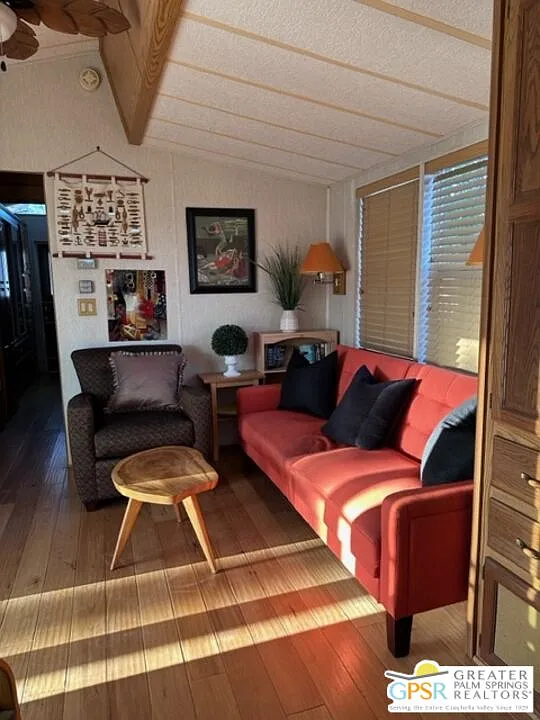1 bed, 1.0 bath, 600 sqft, $1,600 — Photo 2