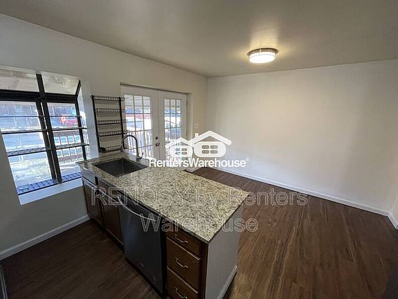3rd image of 2062 Jasmine Rd