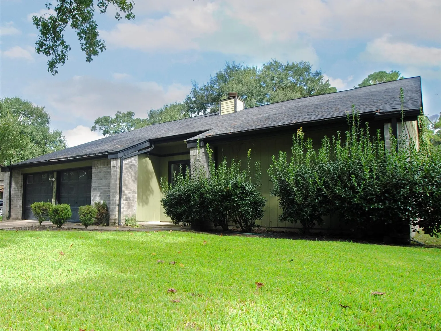 3 bed, 2.0 bath, 2186 sqft, $2,300 — Photo 3