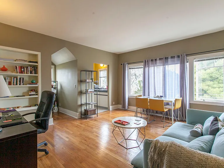 241 29th St #201 — Photo 3