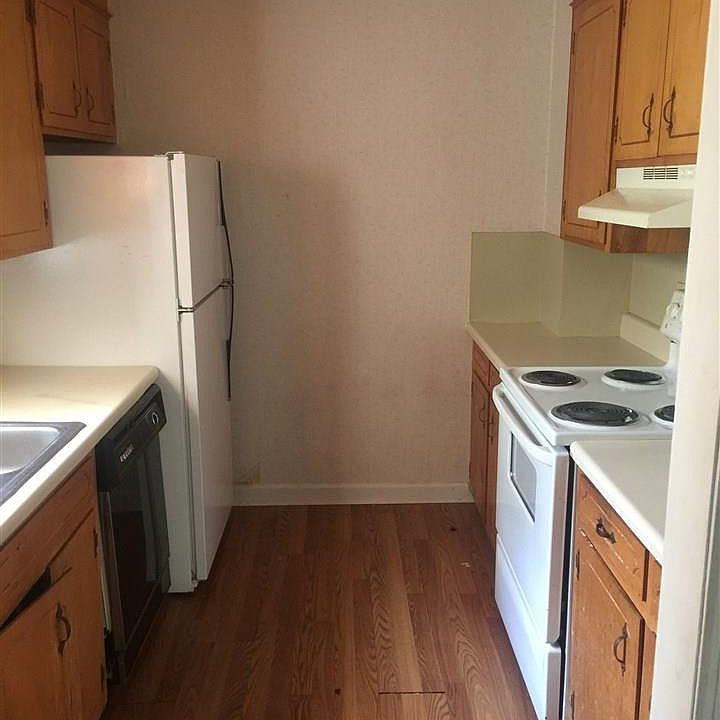 2nd image of 1520-A Bellevue Dr