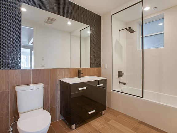 3rd image of 194 Hawthorne St #2FF