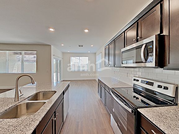 3rd image of 5933 W Larkspur Dr