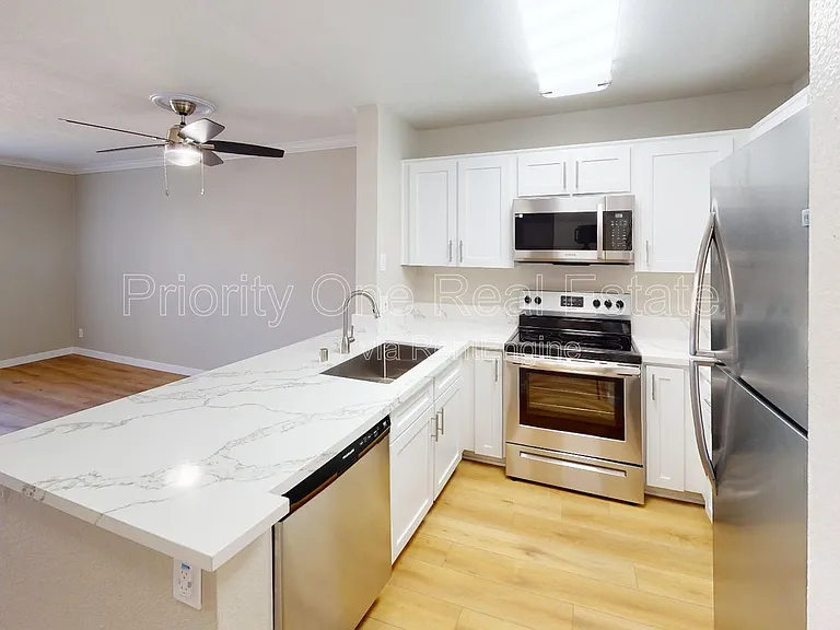 8889 Caminito Plaza Centro #7339 — Photo 10