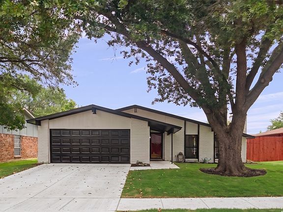 2nd image of 2619 Crestmoor Ct