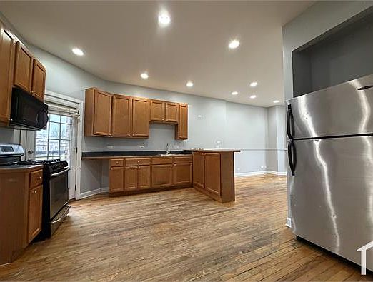 3rd image of 5040 S Calumet Ave APT 1N