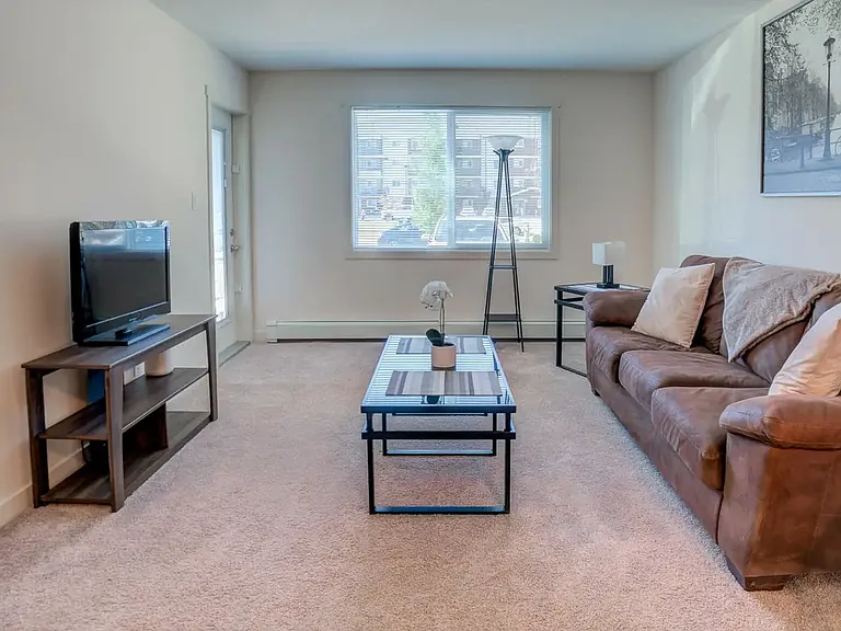 39 Van Slyke Way — Photo 4
