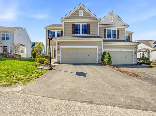25 Spruce St #25, Hopkinton, MA 01748