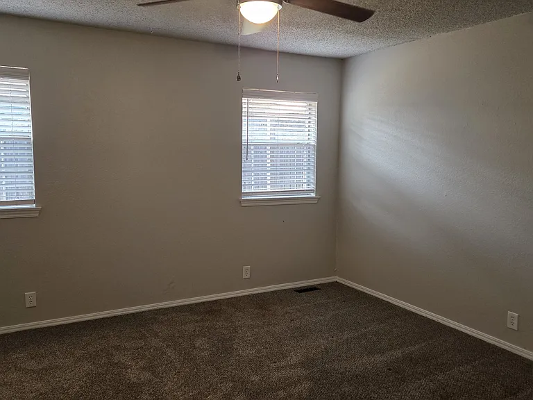 401 Norton Cir — Photo 24