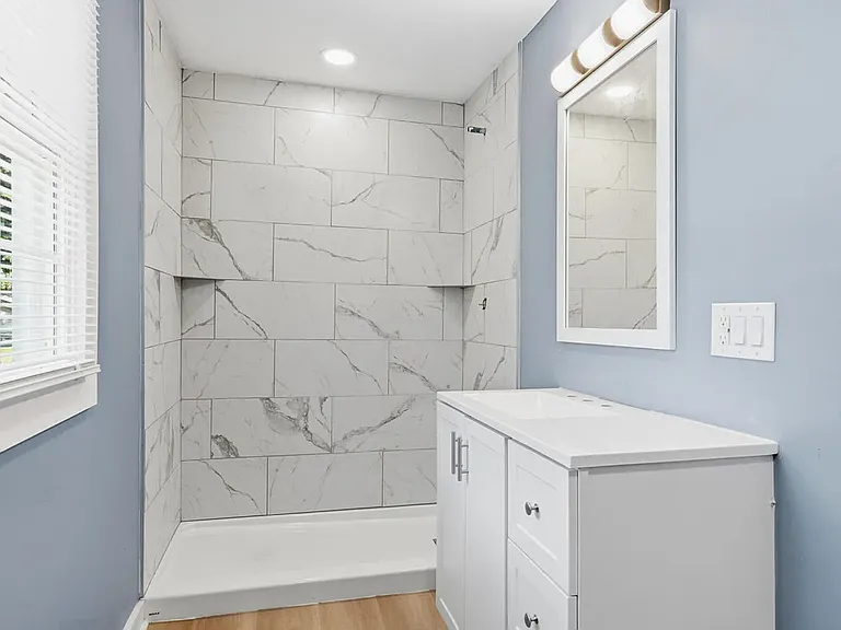 301 W John J Sharpe St — Photo 17
