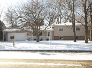 525 N Cambridge Dr, Appleton, WI 54915