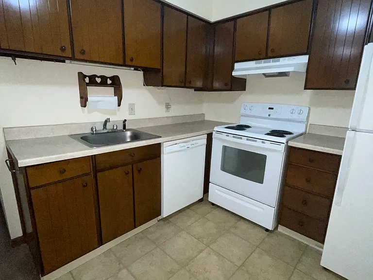 110 Rockwood Ave #B — Photo 10