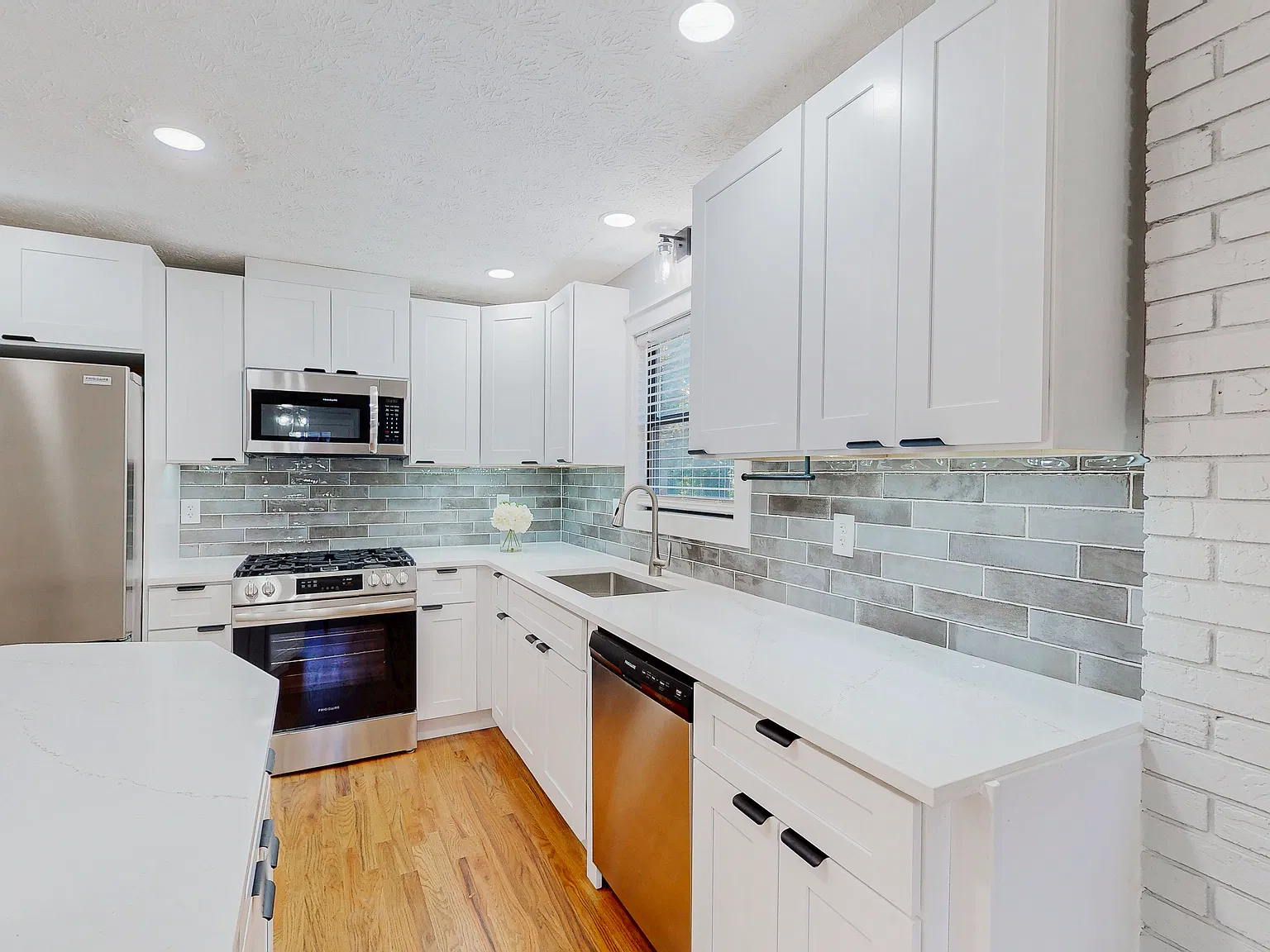 4 bed, 2.5 bath, 2036 sqft, $3,500 — Photo 4